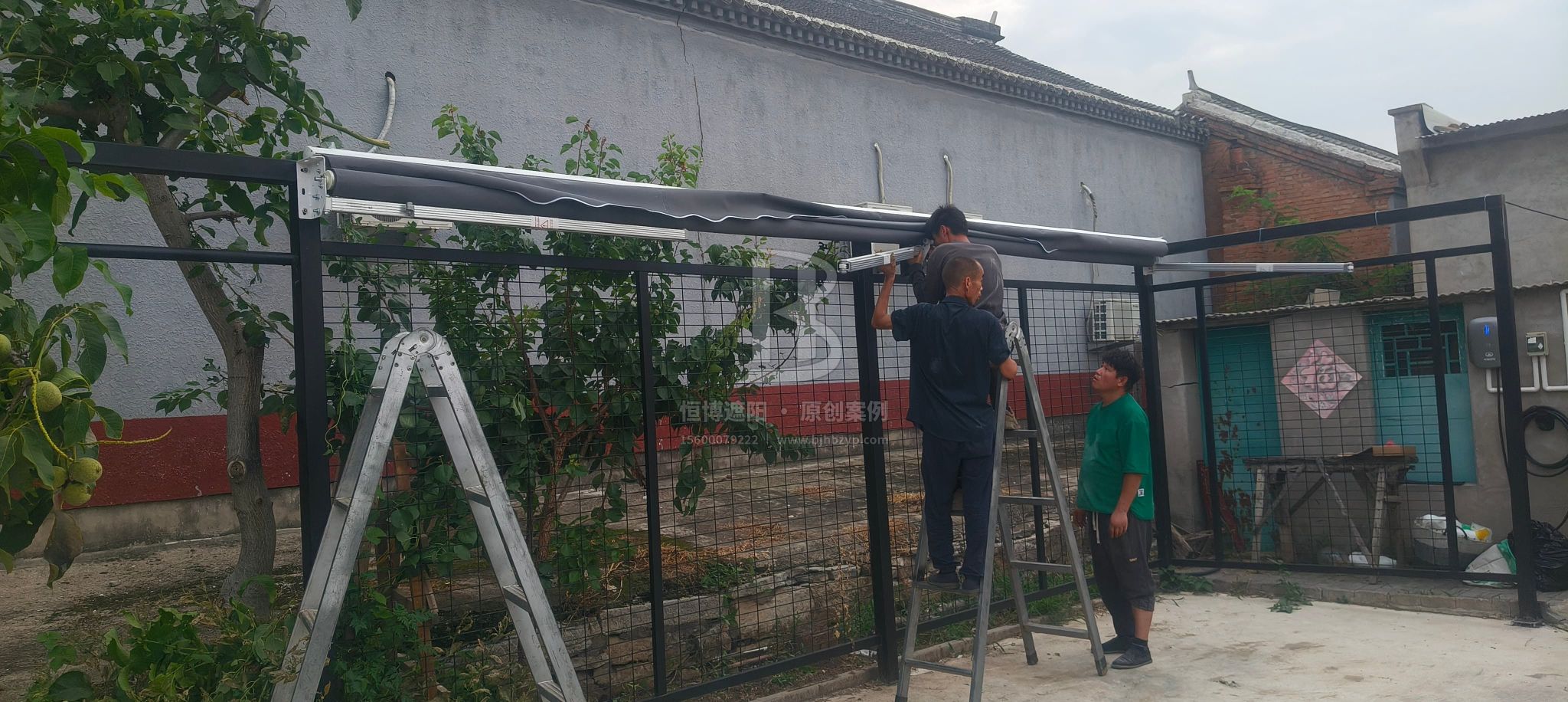 案例展示 - 电动伸缩遮阳雨棚 - 顺义李遂镇葛代子村自建房车位-恒博遮阳 案例展示 - 电动伸缩遮阳雨棚 - 顺义李遂镇葛代子村自建房车位-恒博遮阳