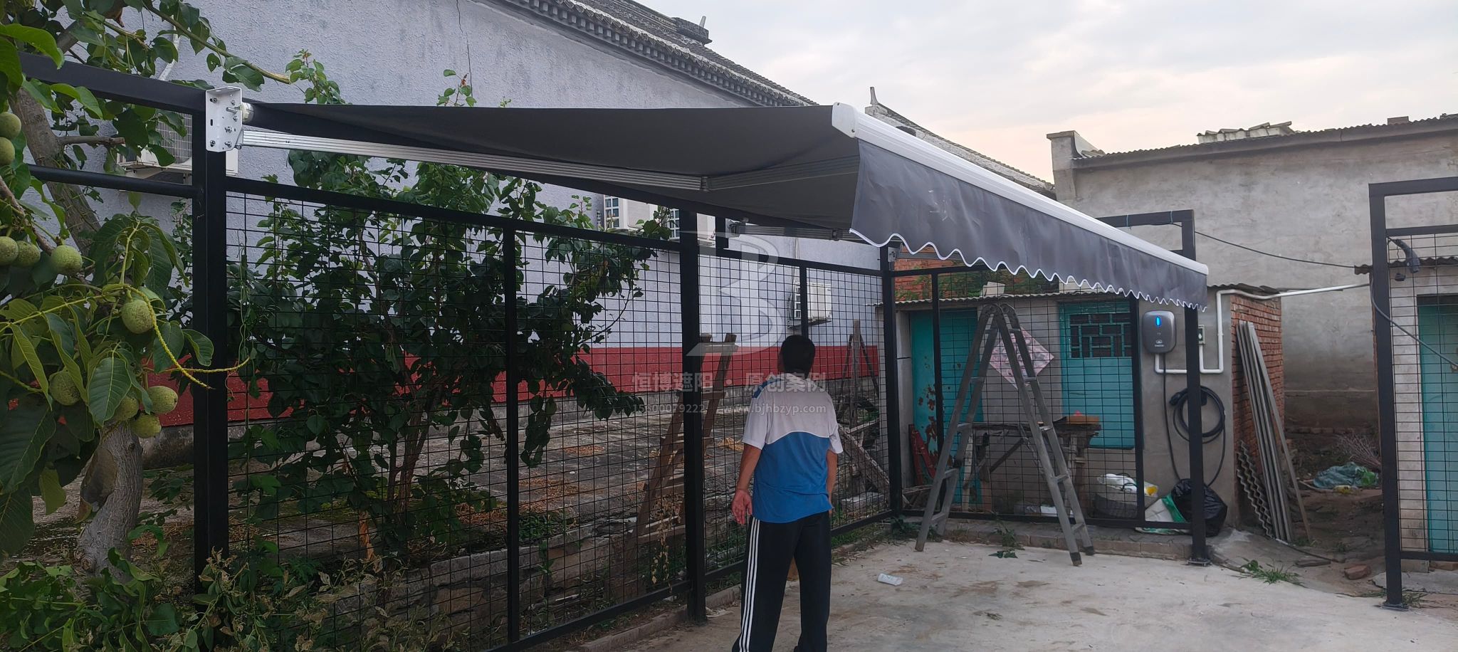 案例展示 - 电动伸缩遮阳雨棚 - 顺义李遂镇葛代子村自建房车位-恒博遮阳 案例展示 - 电动伸缩遮阳雨棚 - 顺义李遂镇葛代子村自建房车位-恒博遮阳