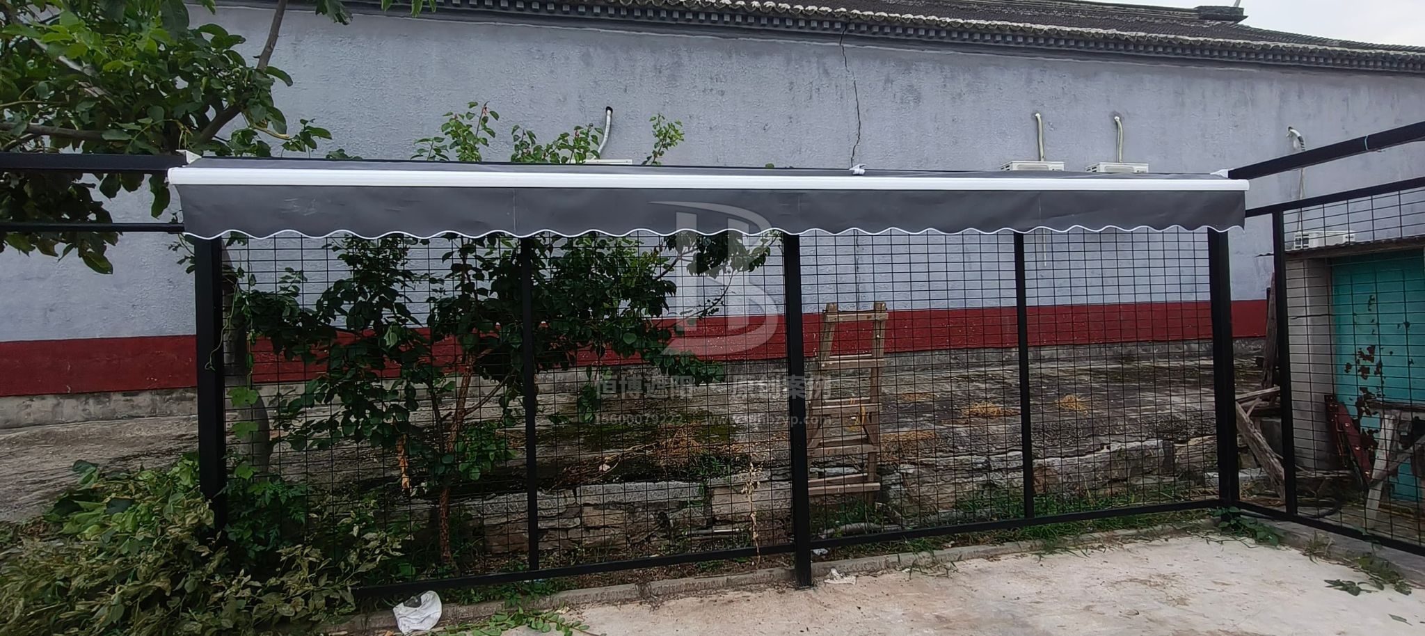 案例展示 - 电动伸缩遮阳雨棚 - 顺义李遂镇葛代子村自建房车位-恒博遮阳 案例展示 - 电动伸缩遮阳雨棚 - 顺义李遂镇葛代子村自建房车位-恒博遮阳